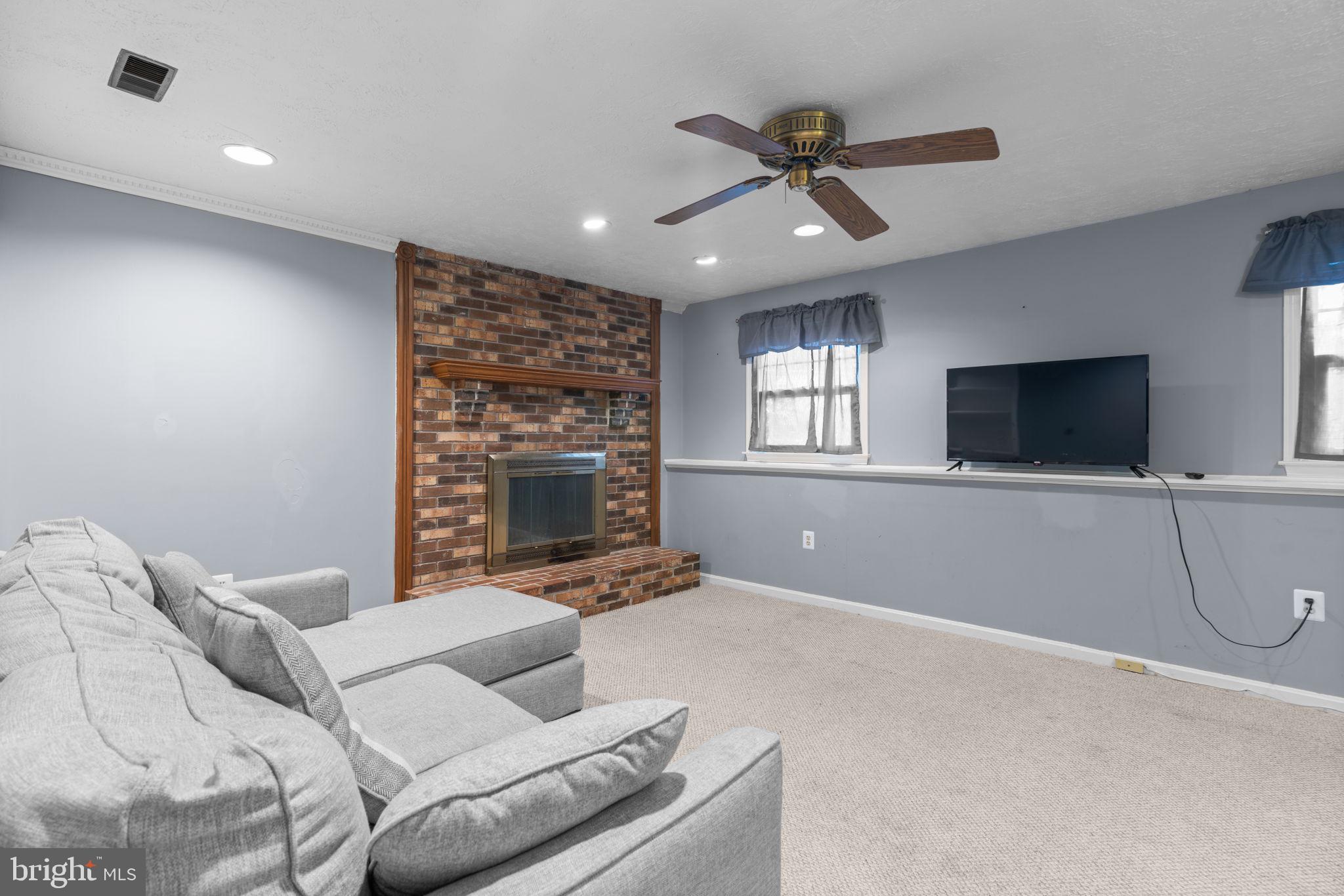 7535 Knoll Acres Road Hanover, MD 21076 - Photo 30 of 43 Family Room