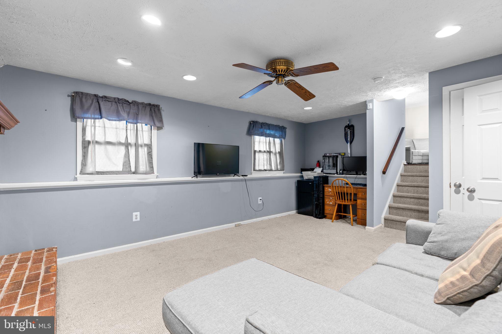 7535 Knoll Acres Road Hanover, MD 21076 - Photo 31 of 43 Family Room