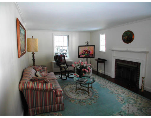 6 Nobscot Road Wellesley, MA 02482 - Photo 5 of 11