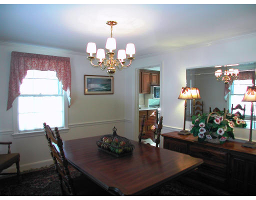 6 Nobscot Road Wellesley, MA 02482 - Photo 8 of 11