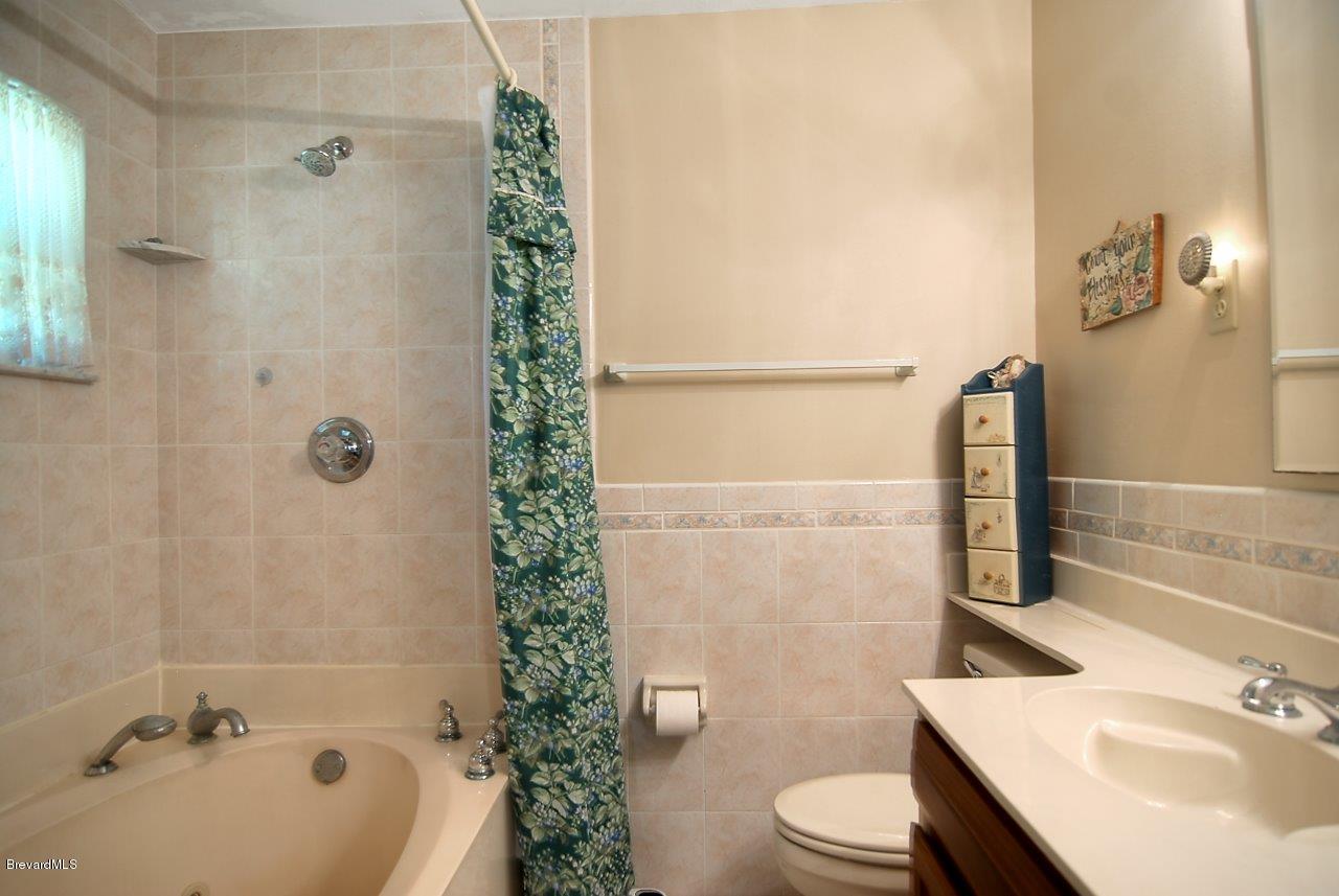 4566 Mustang Road Melbourne, FL 32934 - Photo 10 of 14 masterbath (25)
