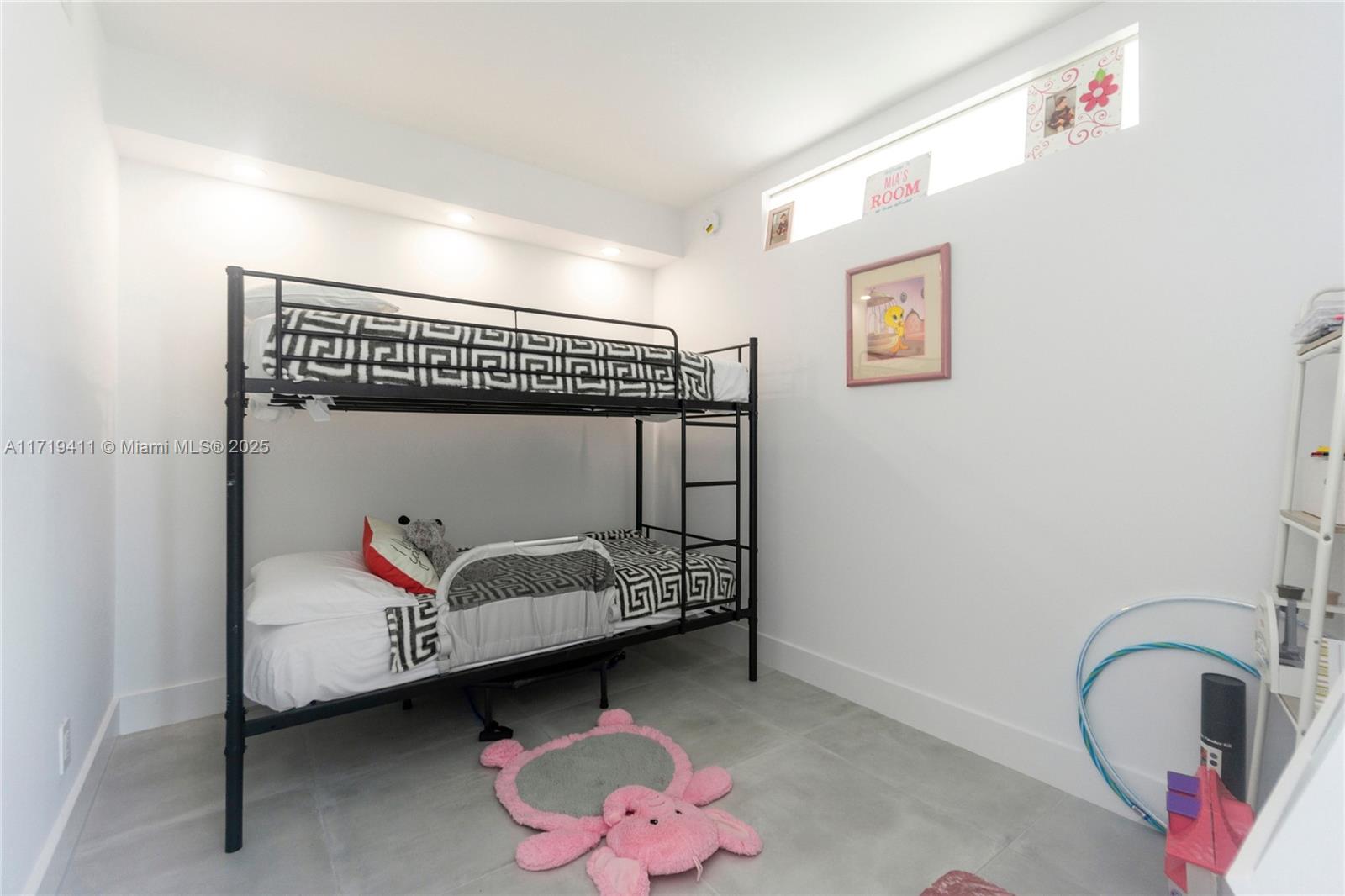 100 Lincoln Road, Unit 1411 Miami Beach, FL 33139 - Photo 12 of 36 a bedroom with a bed and a window