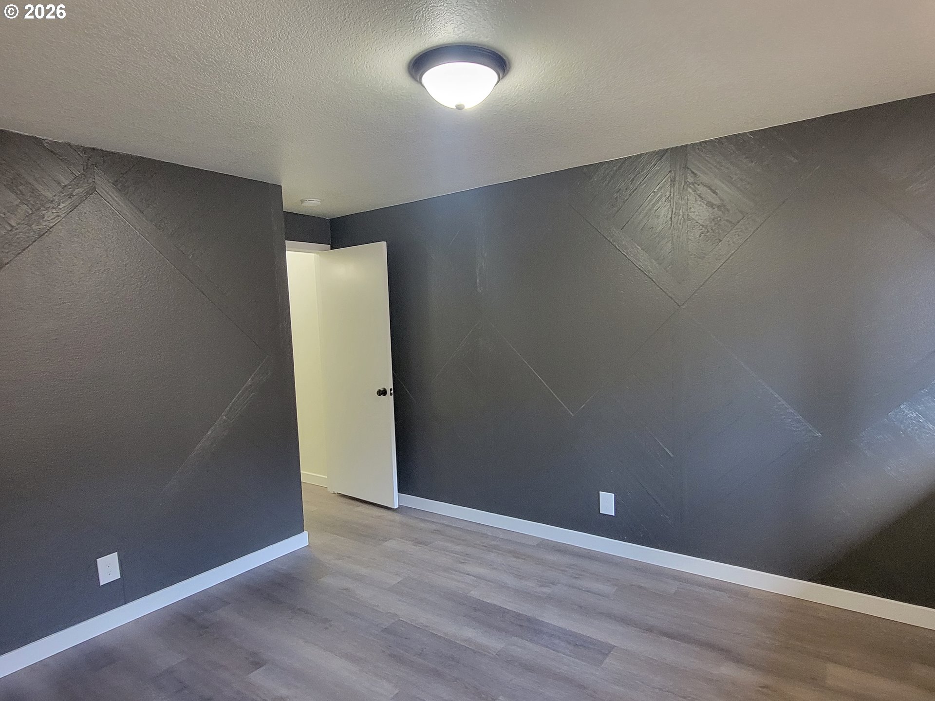945 18th Street Northeast Salem, OR 97301 - Photo 11 of 31