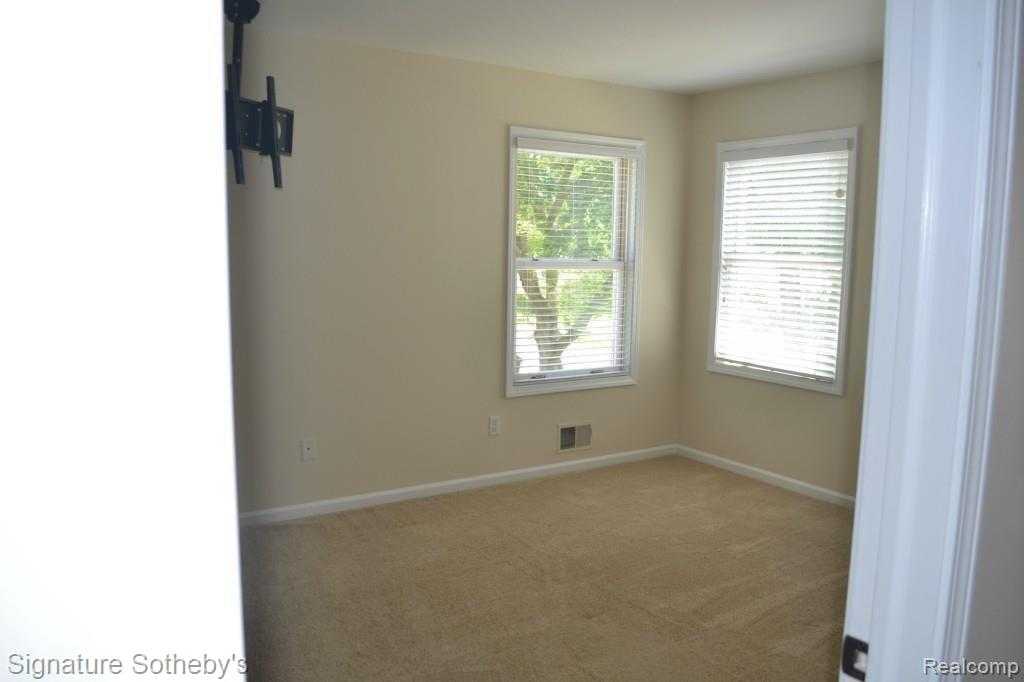 3069 Wakefield Road Berkley, MI 48072 - Photo 17 of 33