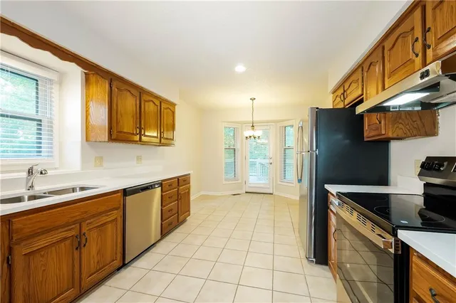 $2,470 | 408 Southeast Brownfield Drive, Lee's Summit, MO 64063