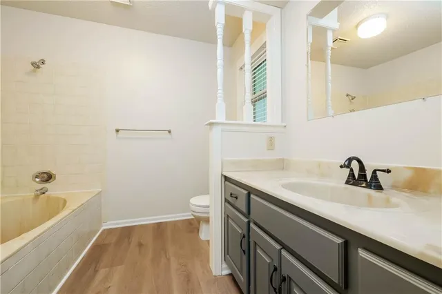 $2,470 | 408 Southeast Brownfield Drive, Lee's Summit, MO 64063