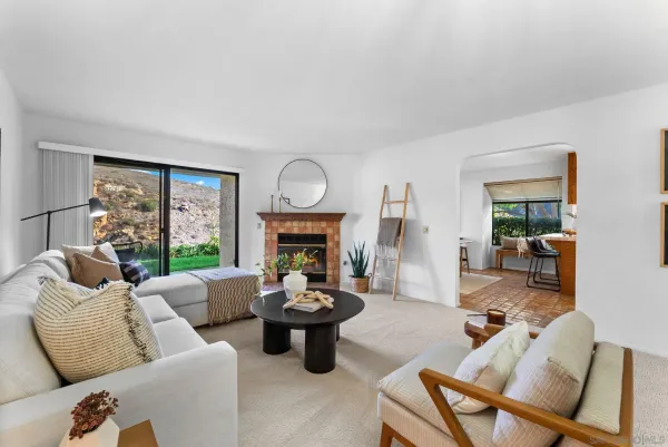 $910,000 | 3148 Vista Grande, Carlsbad, CA 92009