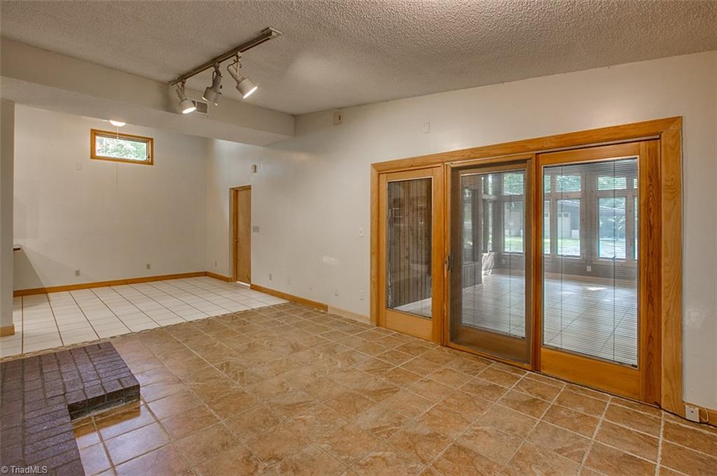 6886 Coltrane Mill Road Randleman, NC 27317 - Photo 5 of 30 Living room