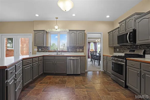 $630,000 | 910 Cherry Lane, Washington, MO 63090