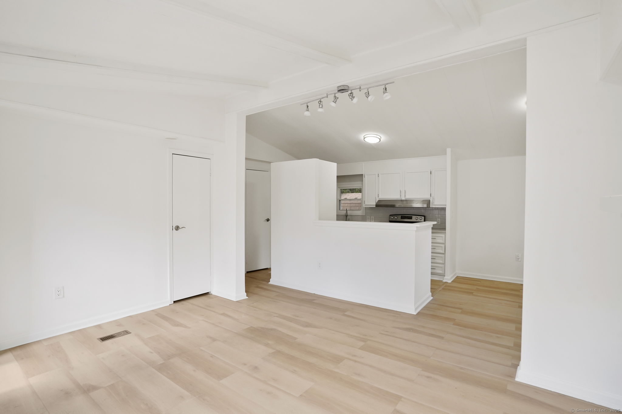 9 Crescent Park Road Westport, CT 06880 - Photo 5 of 29