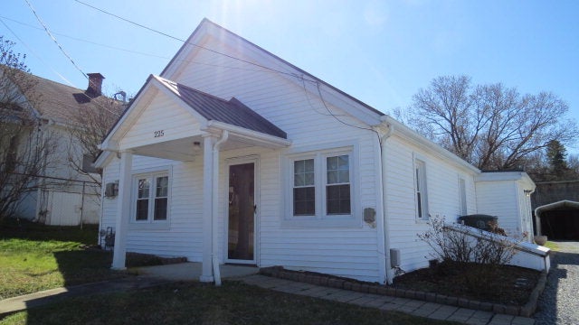 225 Ruth Street Southwest Abingdon, VA 24210 - Photo 1 of 12 Gallery Image 1