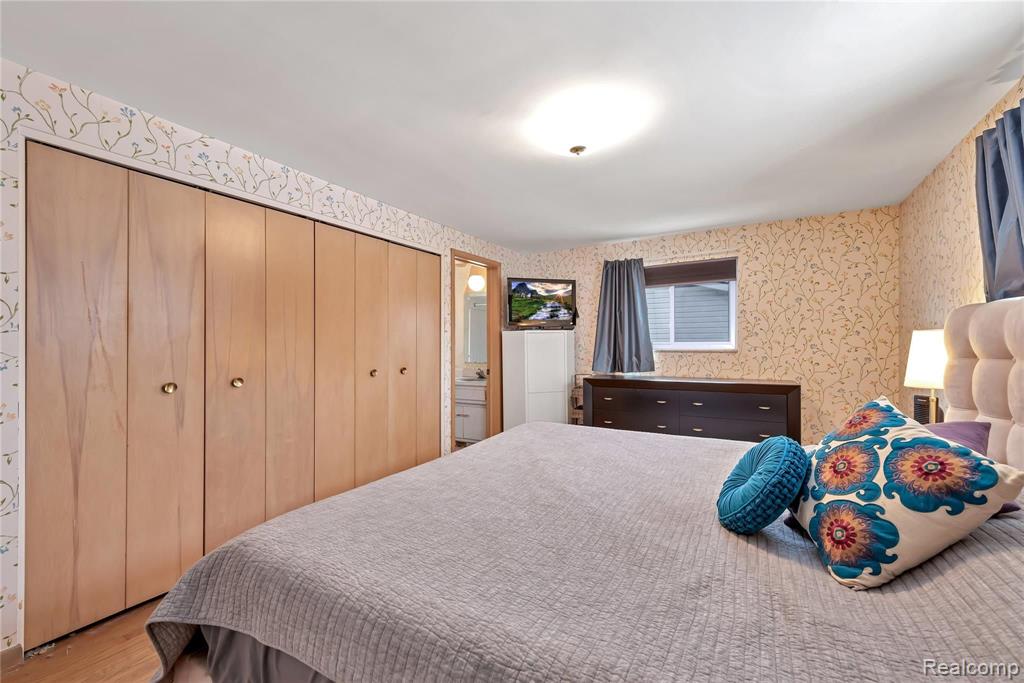 1005 Canterbury Road Grosse Pointe Woods, MI 48236 - Photo 29 of 33