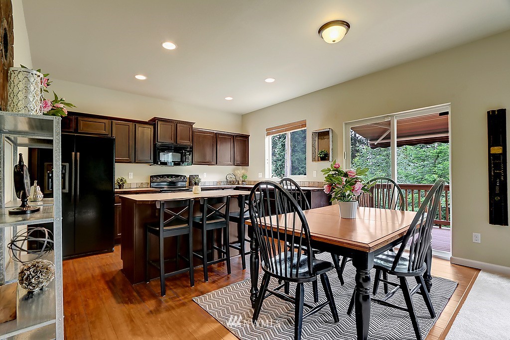 301 Field Place Northeast Renton, WA 98059 - Photo 4 of 17