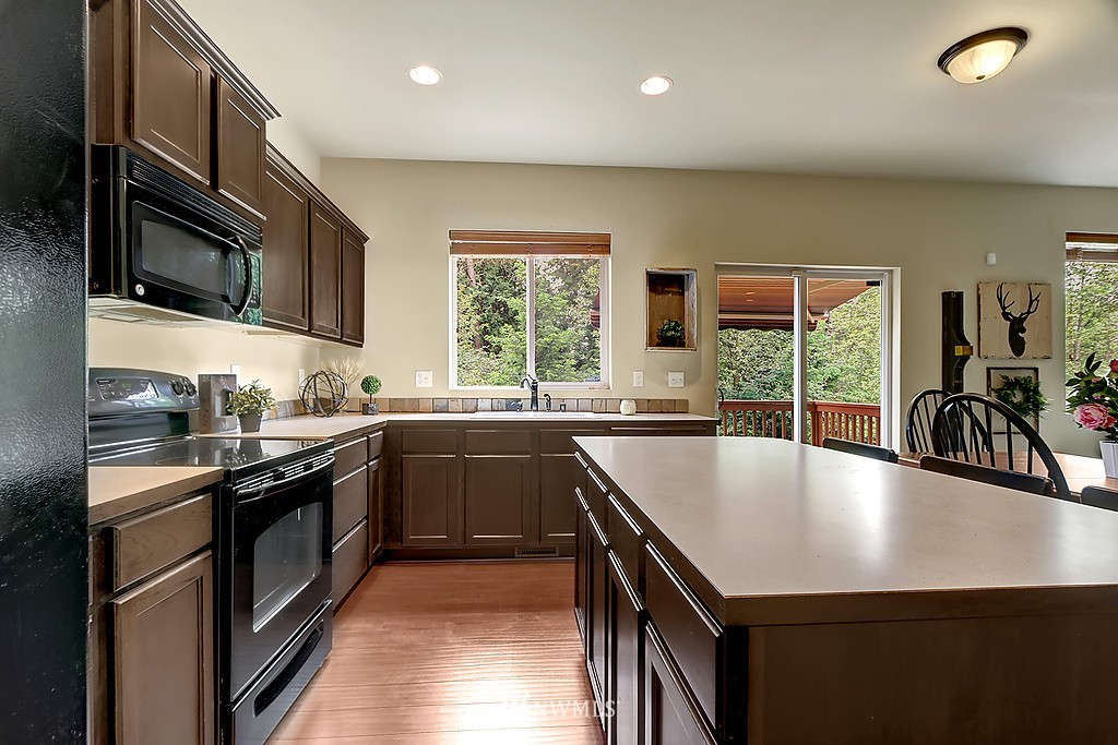 301 Field Place Northeast Renton, WA 98059 - Photo 6 of 17