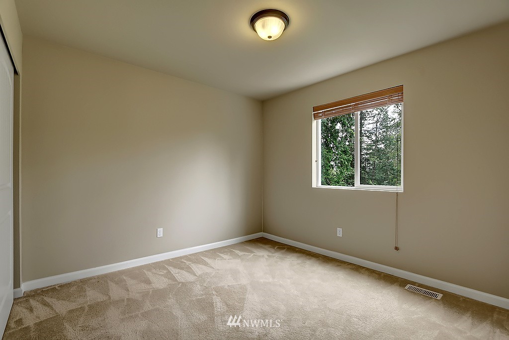 301 Field Place Northeast Renton, WA 98059 - Photo 9 of 17