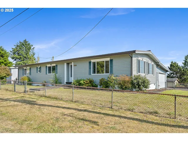 a house view with a outdoor space