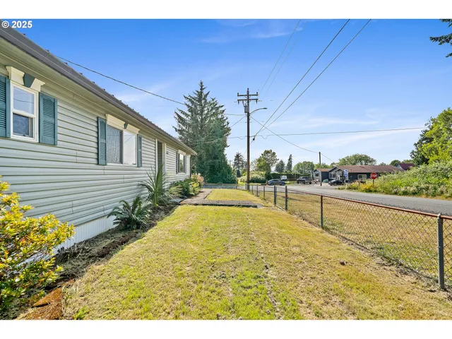 a view of a house with a backyard