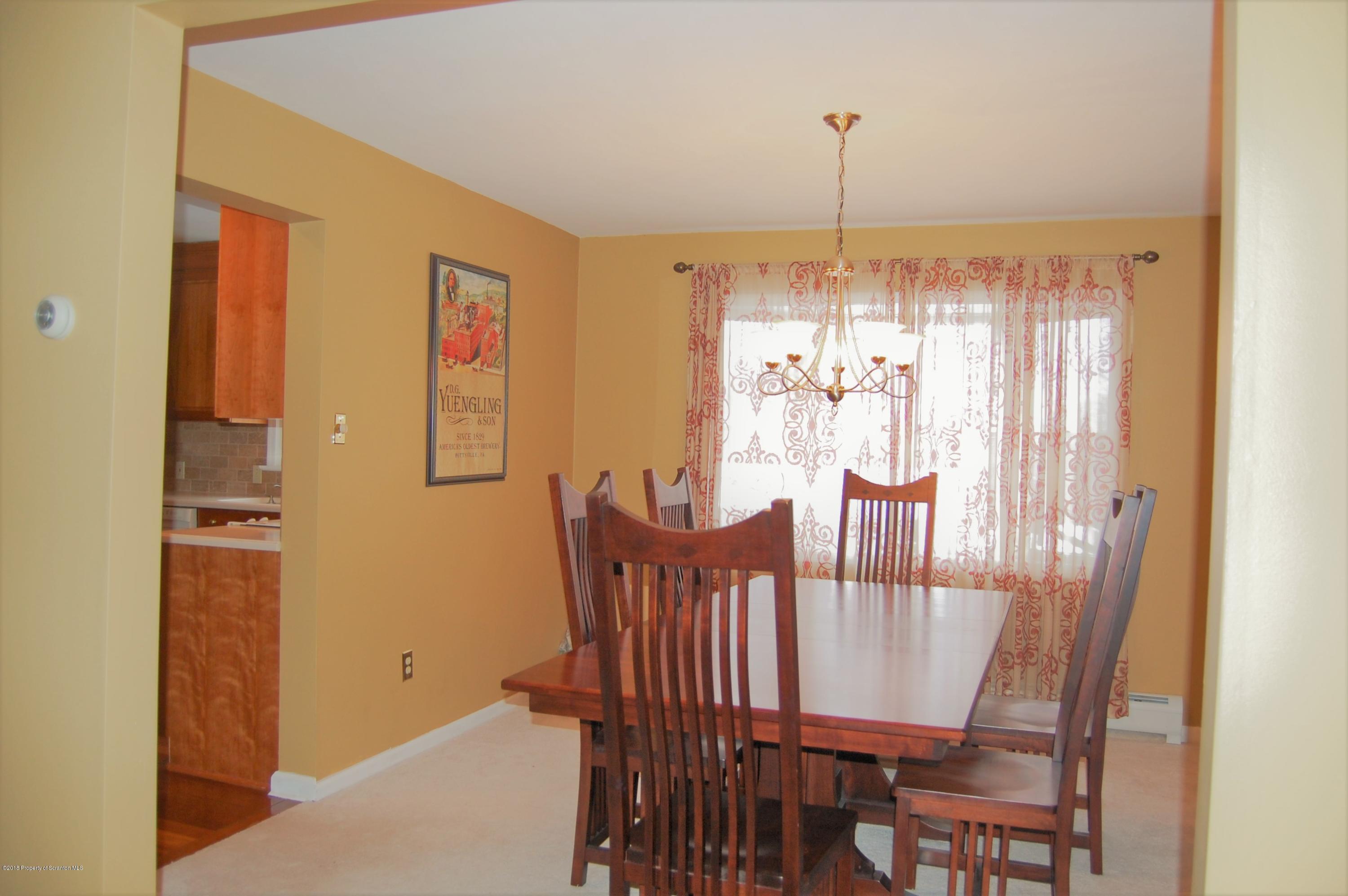 21 White Birch Road Dalton, PA 18414 - Photo 4 of 33 Gallery Image 4