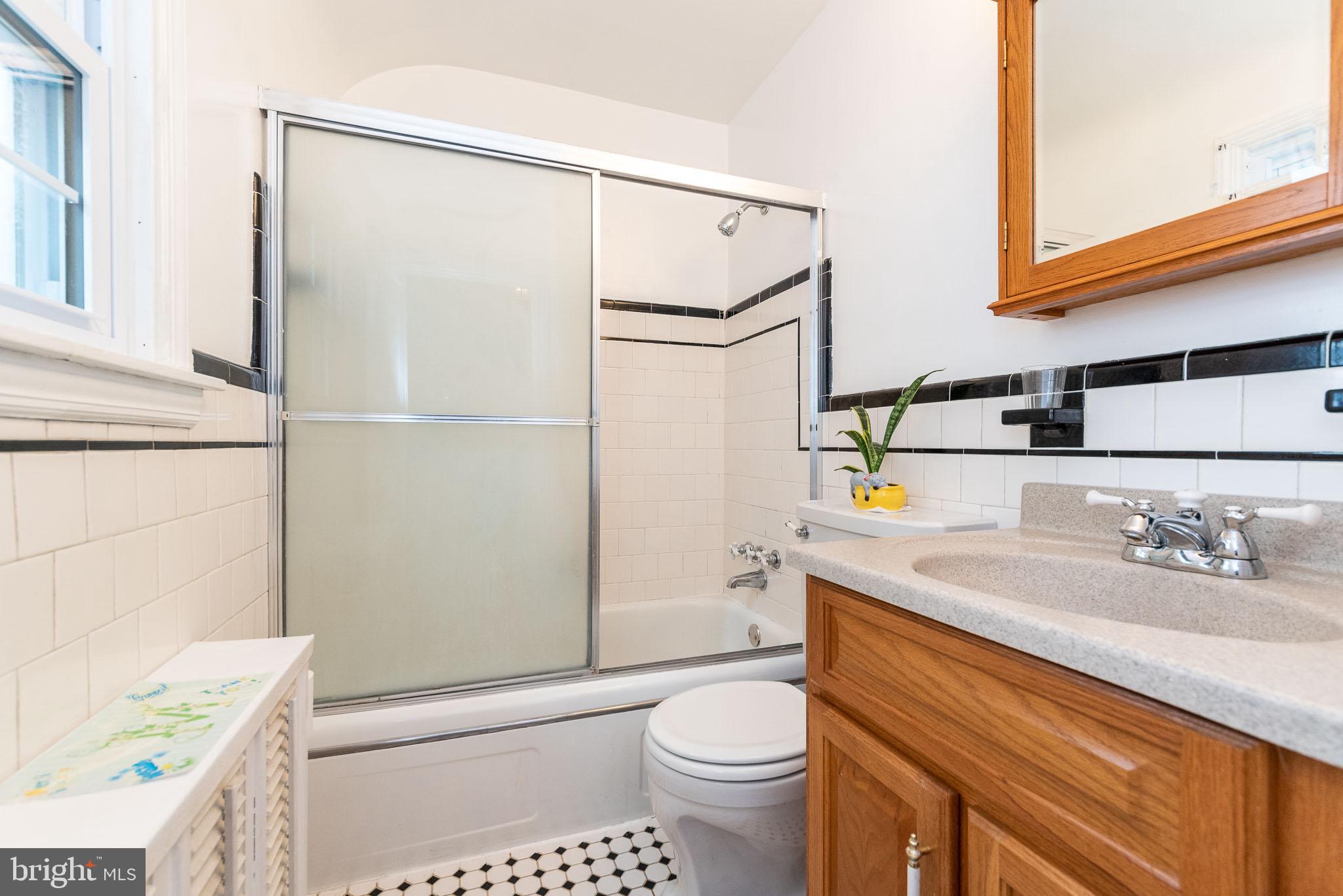 2627 Wentworth Road Baltimore, MD 21234 - Photo 22 of 37 Bath Upper