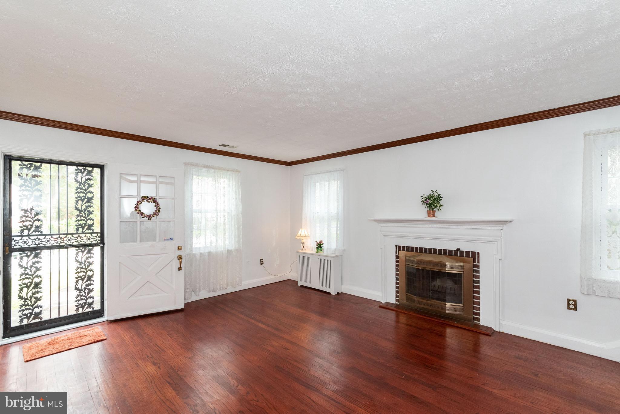 2627 Wentworth Road Baltimore, MD 21234 - Photo 5 of 37 Living Room