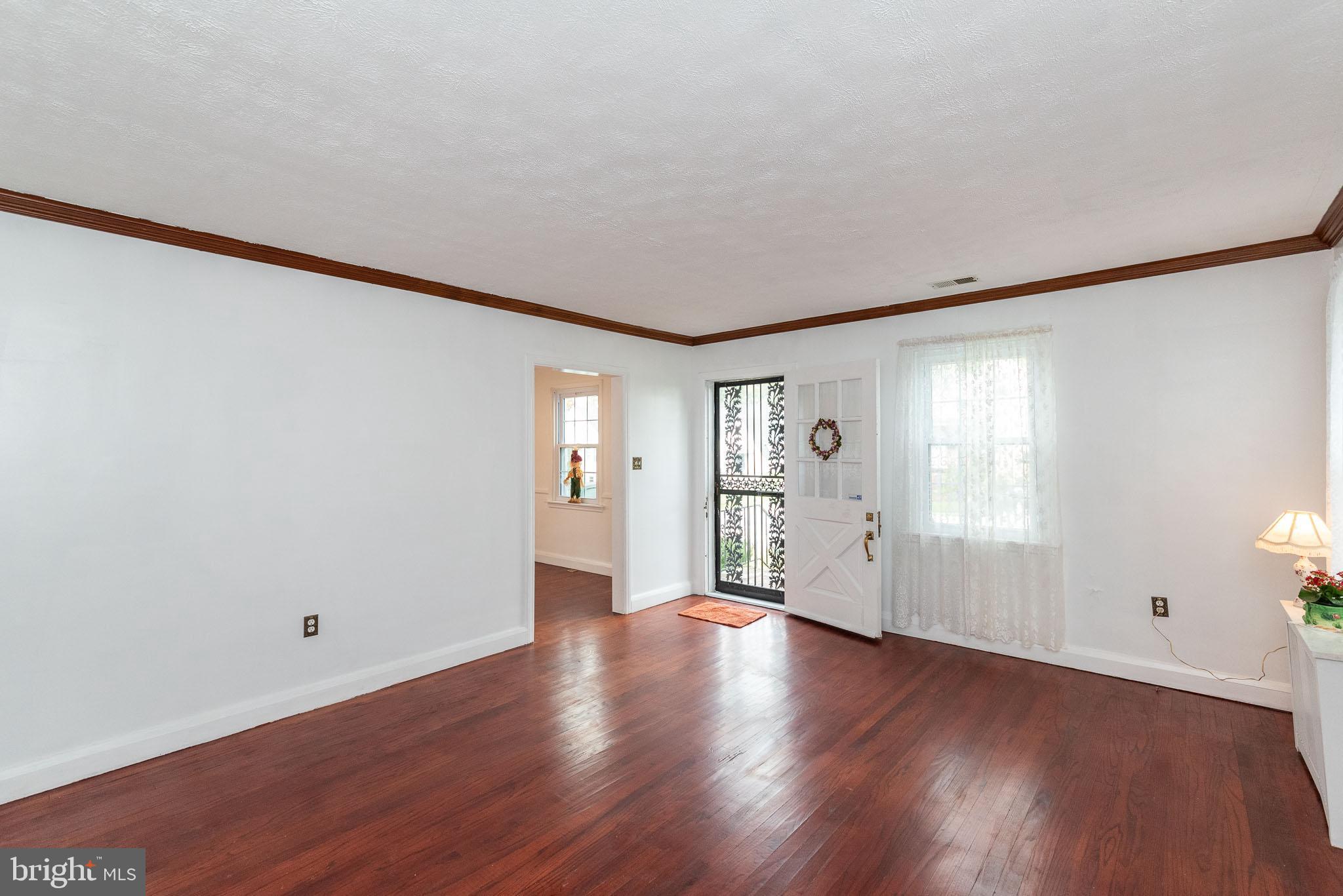 2627 Wentworth Road Baltimore, MD 21234 - Photo 8 of 37 Living Room