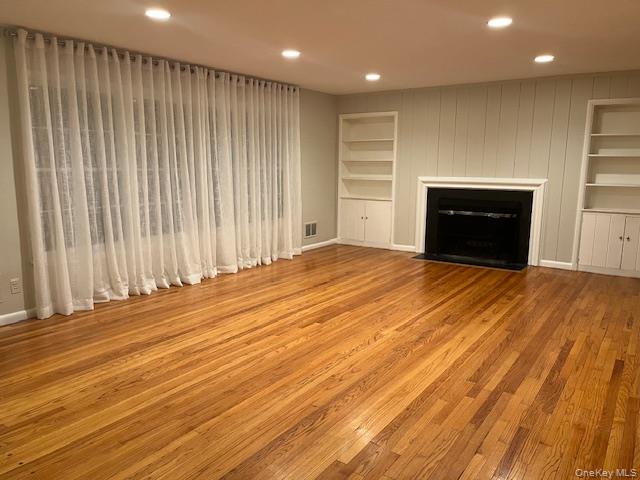 216 Mamaroneck Road Scarsdale, NY 10583 - Photo 2 of 16 Large Living room w/built-ins and working fireplace