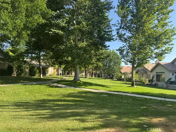 $1,985 | 19569 St Andrews Way, Apple Valley, CA 92308