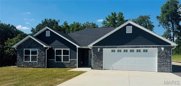 $488,000 | 177 Kitlaw Drive, Hannibal, MO 63401