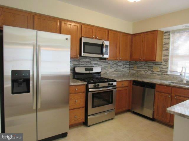 9915 Raintree Way Clinton, MD 20735 - Photo 12 of 29 Kitchen