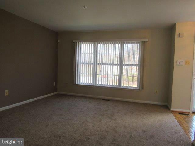 9915 Raintree Way Clinton, MD 20735 - Photo 4 of 29 Living Room
