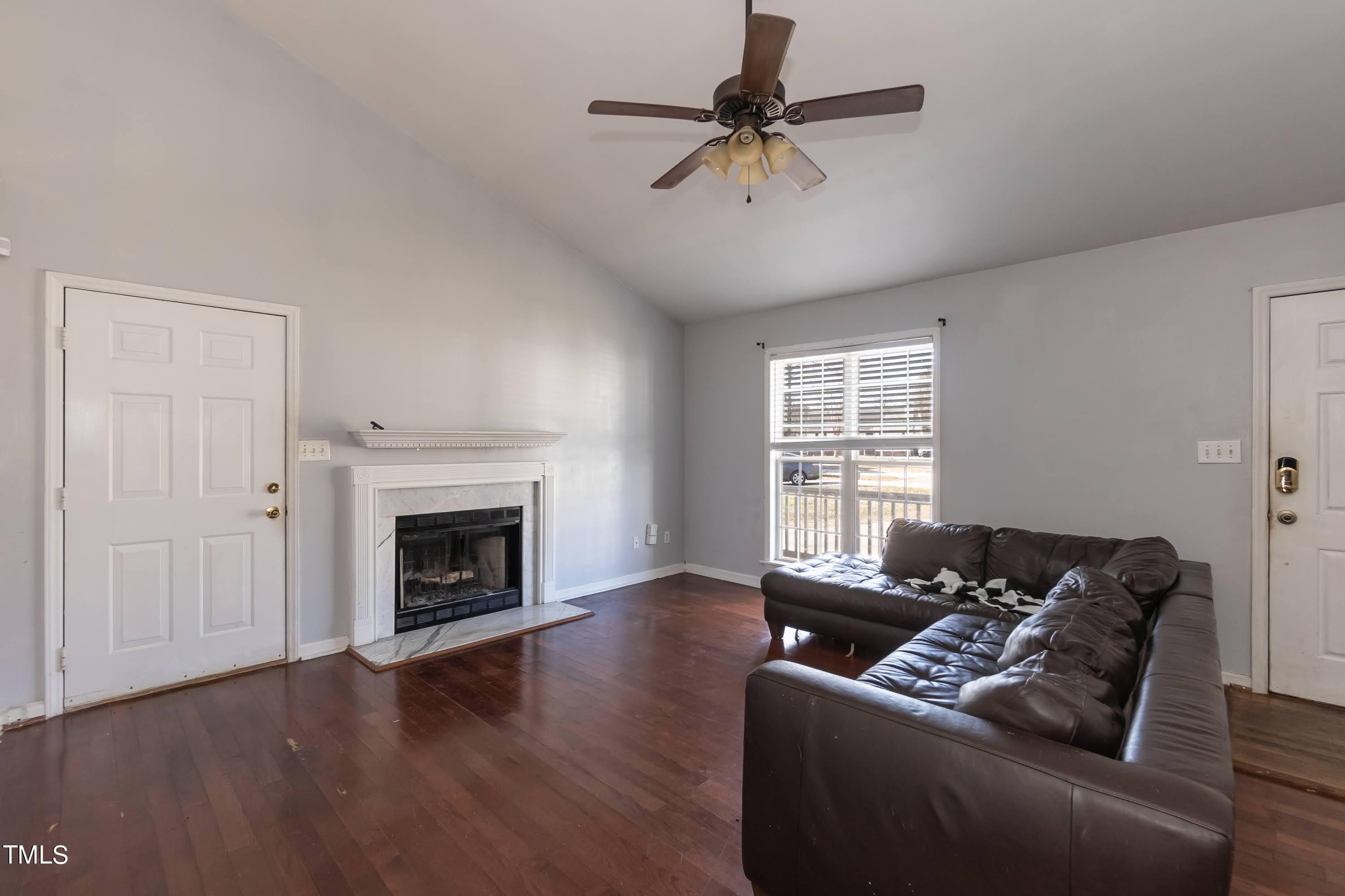 5708 Angelfish Court Raleigh, NC 27610 - Photo 13 of 29 Living 01