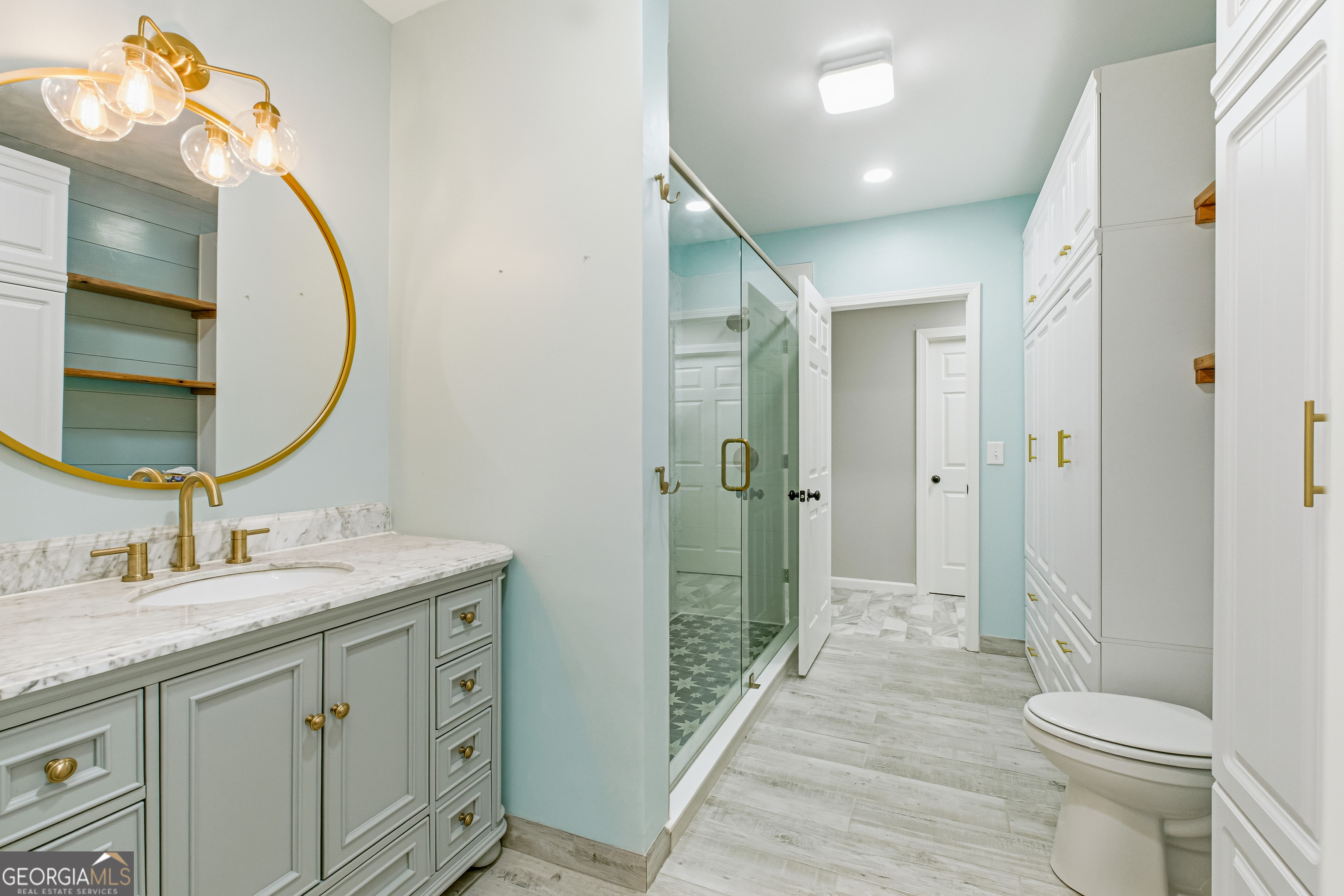 3302 Hickory Point Gainesville, GA 30506 - Photo 52 of 73 a spacious bathroom with a mirror a sink and a mirror