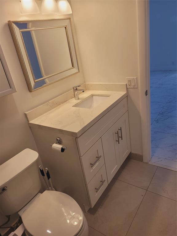 770 Northeast 38th Street, Unit R Oakland Park, FL 33334 - Photo 11 of 22