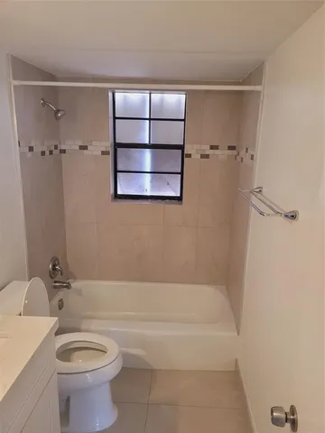 $2,850 | 770 Northeast 38th Street, Unit R, Oakland Park, FL 33334