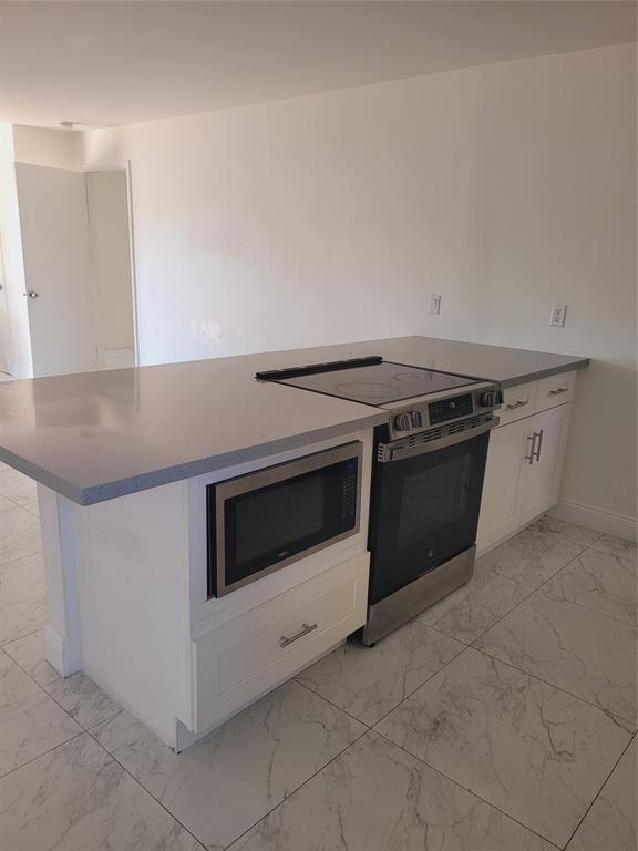 770 Northeast 38th Street, Unit R Oakland Park, FL 33334 - Photo 6 of 22