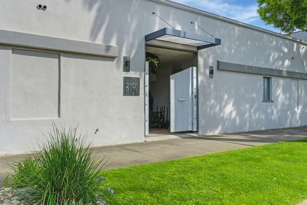 $1,395,000 | 2101 28th Street, Sacramento, CA 95818