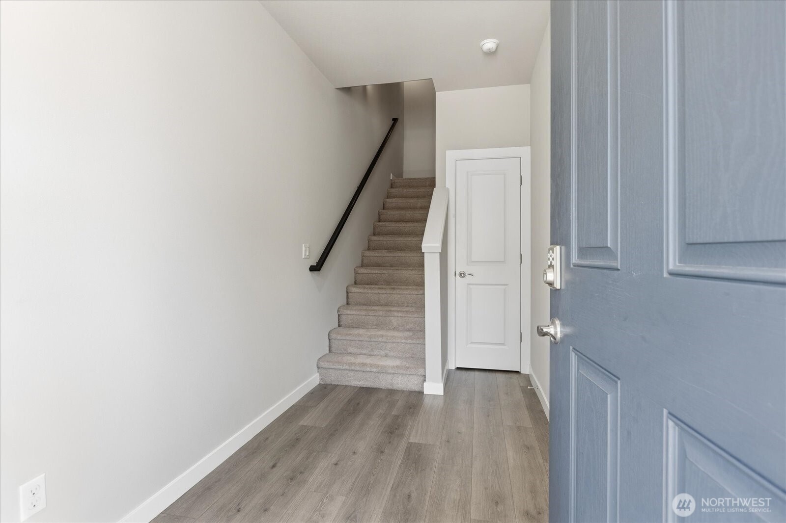 19324 35th Drive Southeast, Unit E Bothell, WA 98012 - Photo 3 of 25
