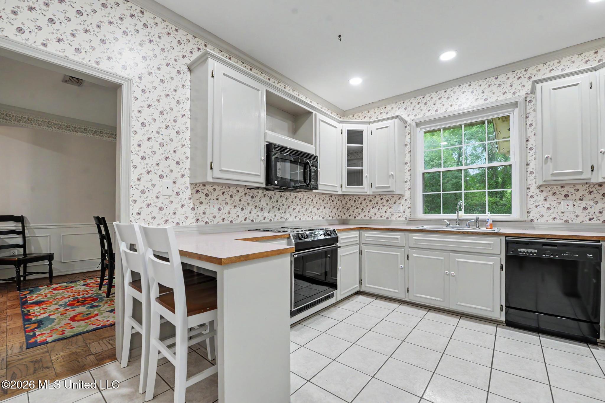7881 Hilo Way Diamondhead, MS 39525 - Photo 4 of 25 Kitchen
