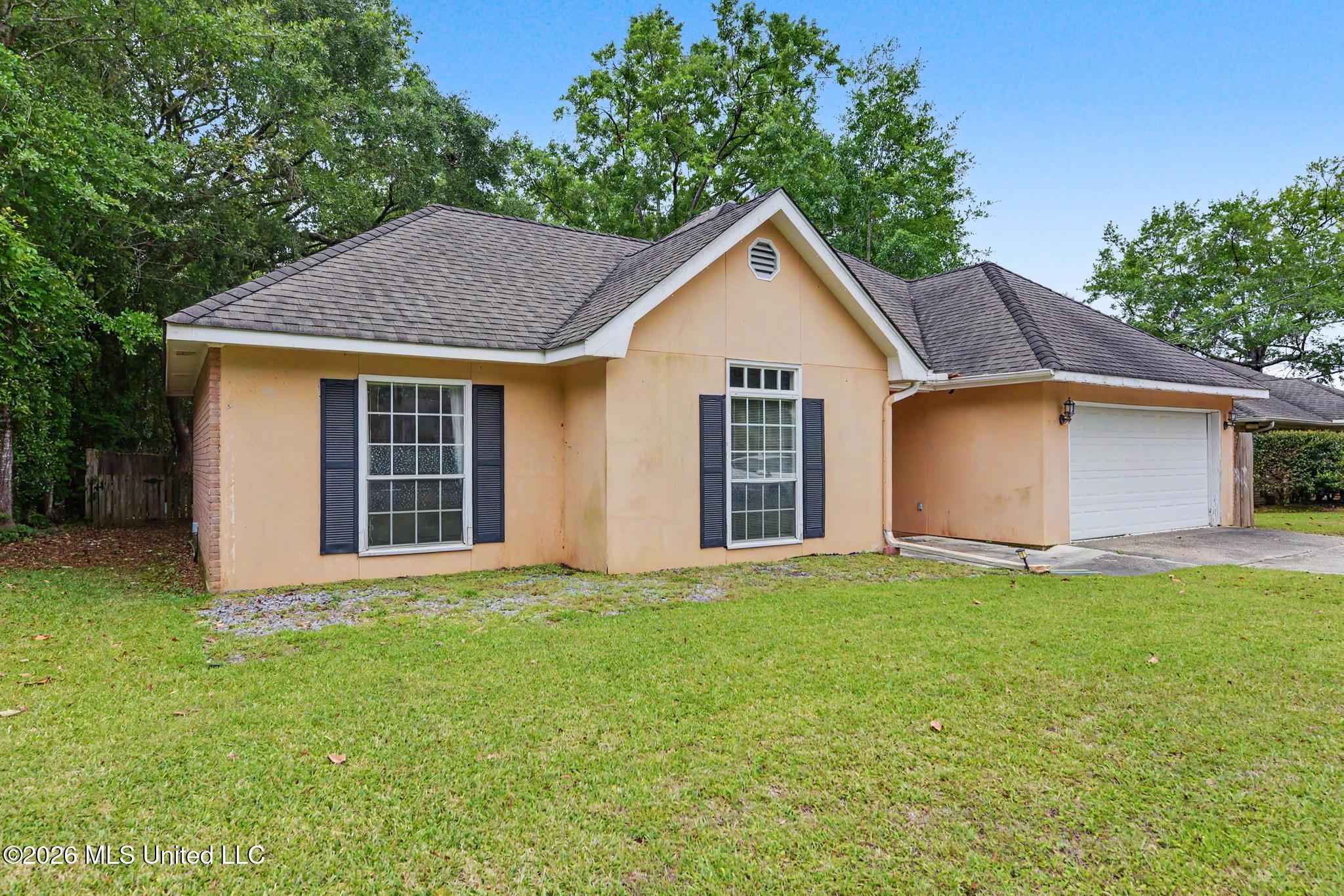 7881 Hilo Way Diamondhead, MS 39525 - Photo 5 of 25 Front