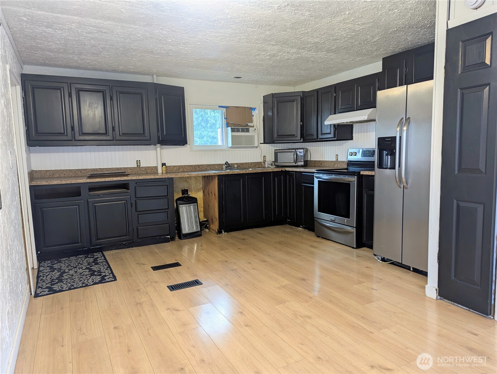 5600 Mt Solo Road, Unit 77 Longview, WA 98632 - Photo 4 of 22 a kitchen with stainless steel appliances granite countertop a sink refrigerator and cabinets