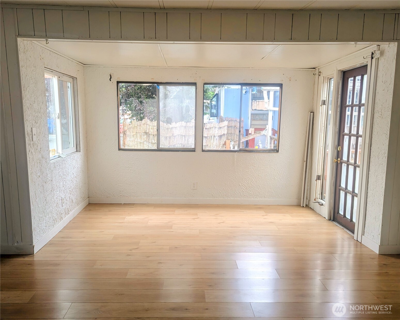 5600 Mt Solo Road, Unit 77 Longview, WA 98632 - Photo 8 of 22 an empty room with wooden floor and windows