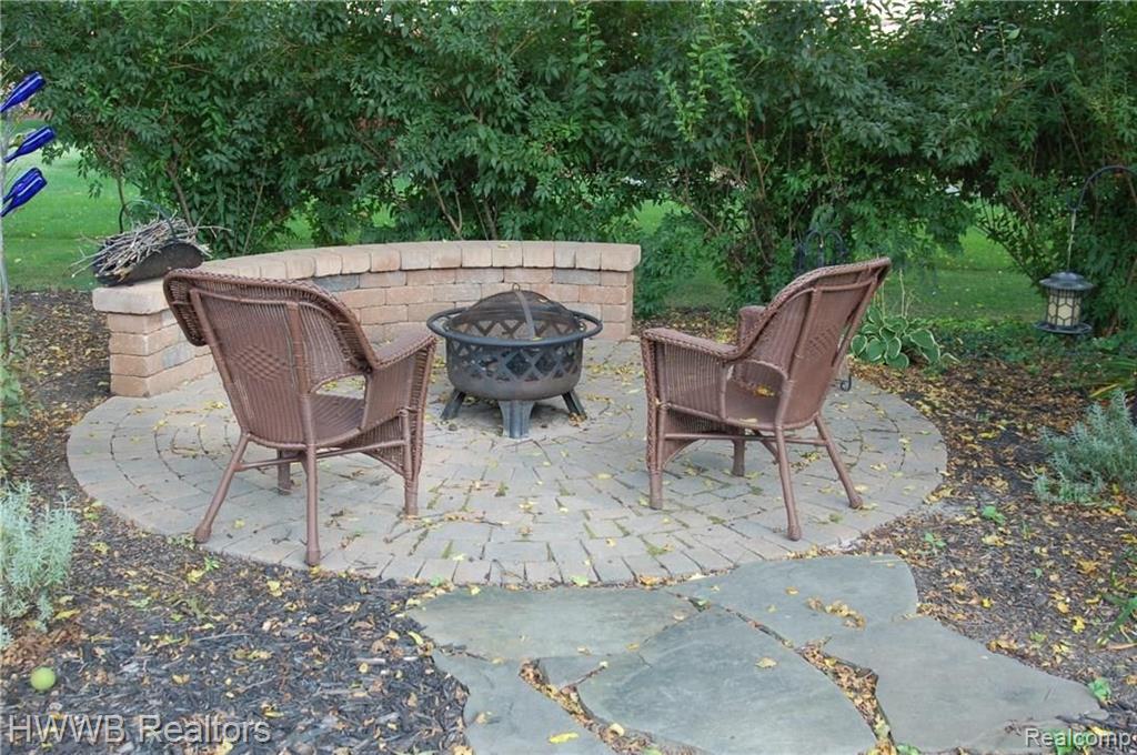 564 Sunlight Drive Rochester Hills, MI 48309 - Photo 4 of 47