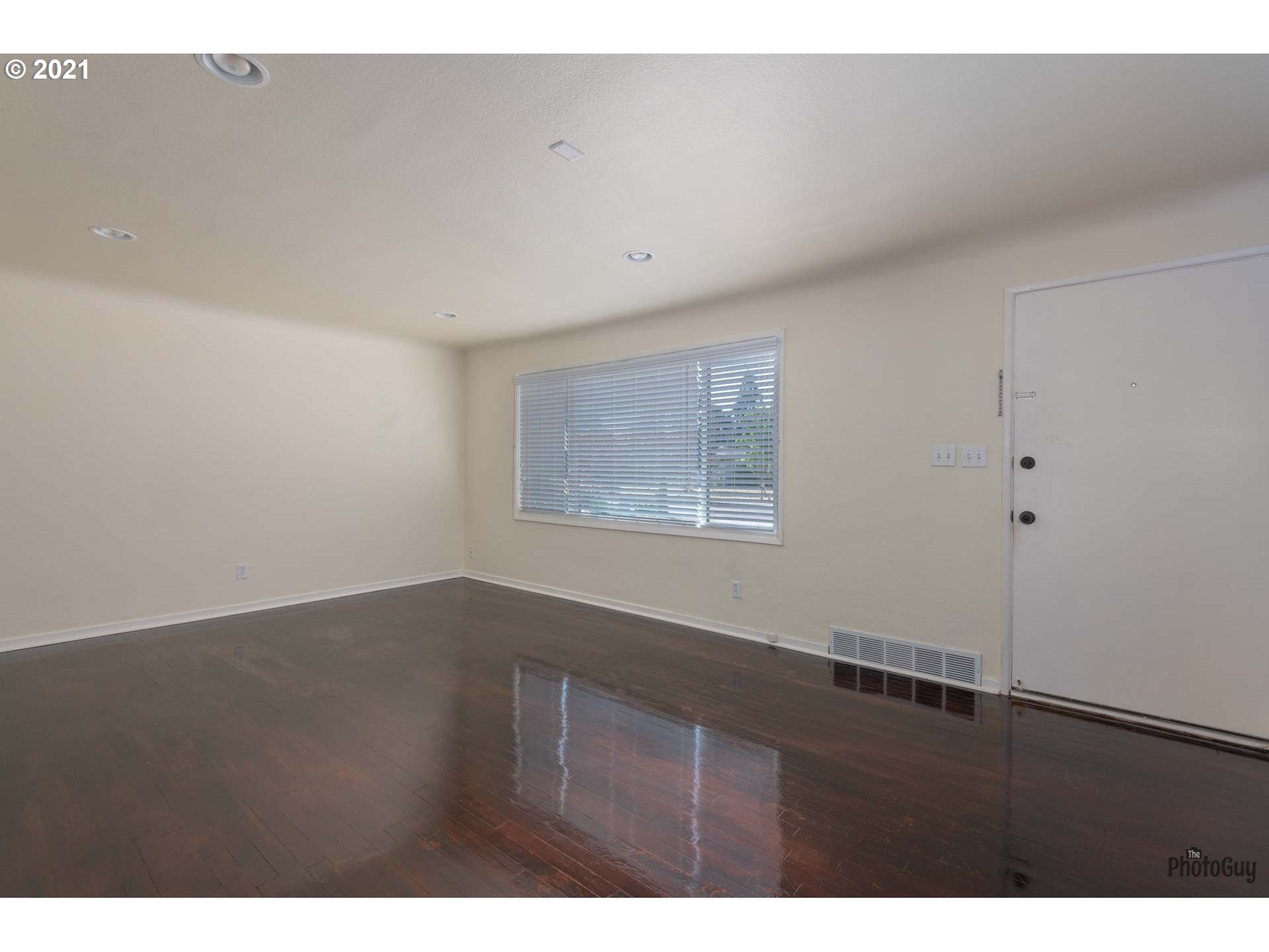 3355 Elmira Road Eugene, OR 97402 - Photo 6 of 23 Gallery Image 6
