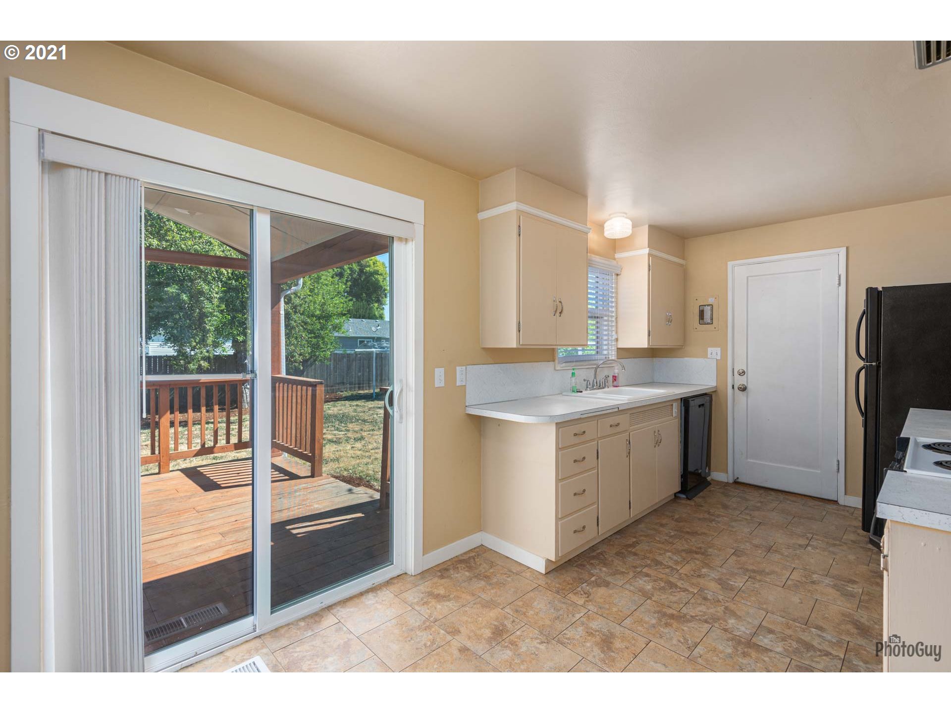 3355 Elmira Road Eugene, OR 97402 - Photo 9 of 23 Gallery Image 9