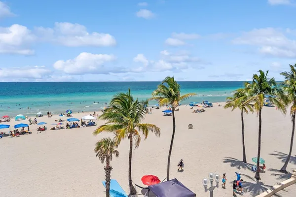 $2,300 | 315 Van Buren Street, Unit 205B, Hollywood, FL 33019