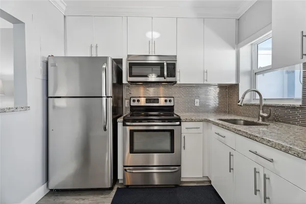 $2,300 | 315 Van Buren Street, Unit 205B, Hollywood, FL 33019