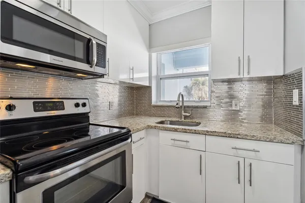 $2,300 | 315 Van Buren Street, Unit 205B, Hollywood, FL 33019