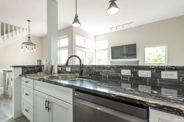 $292,000 | 9656 South Bay Pointe Drive, Unit 74, Bloomington, IN 47401