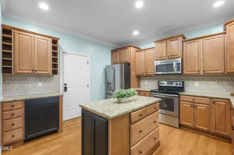 $499,900 | 25 Chaucer Court East, Zebulon, NC 27597