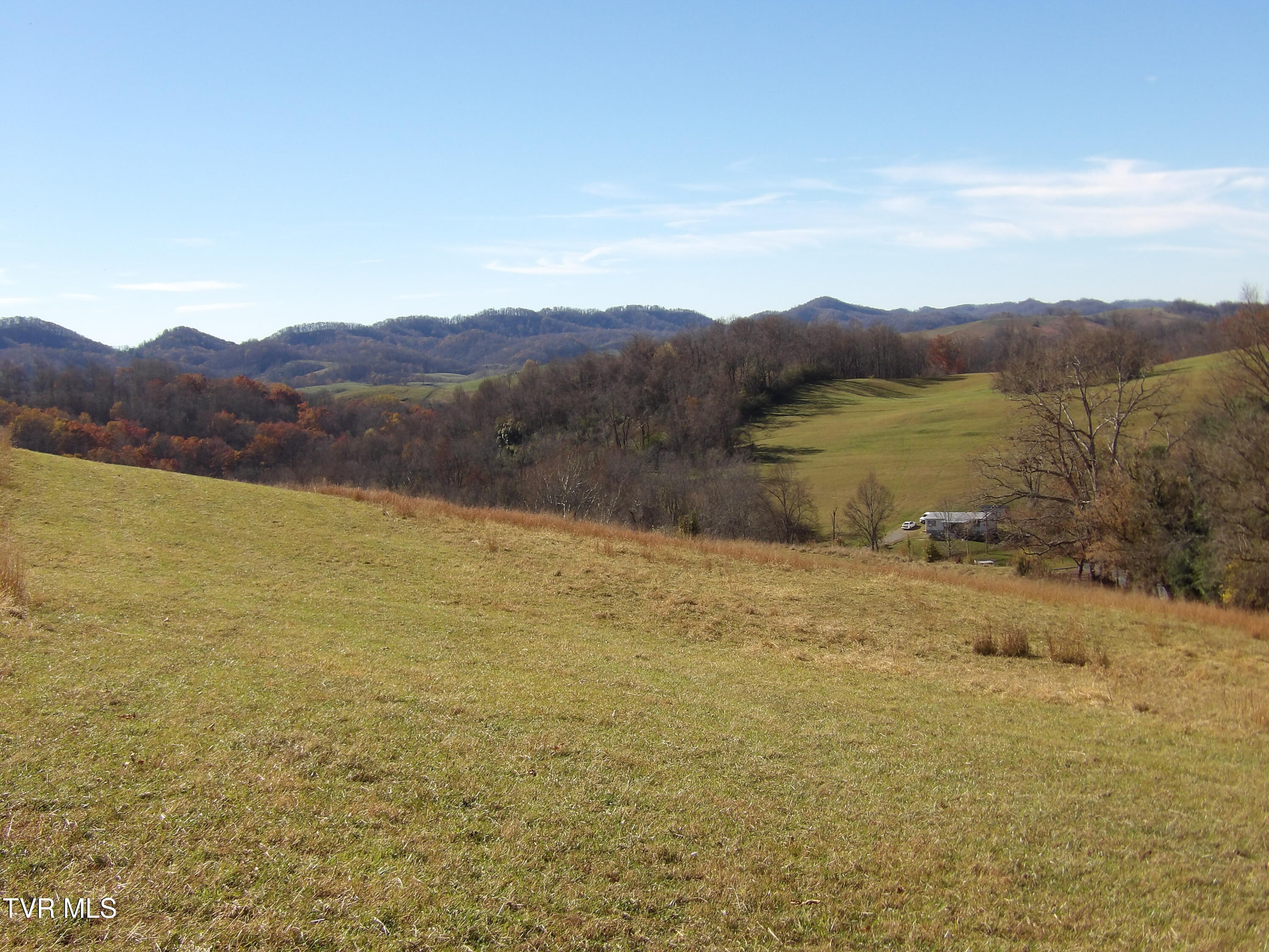 107 Edgewood/crusenberry Road Saltville, VA 24370 - Photo 1 of 14 100_0015